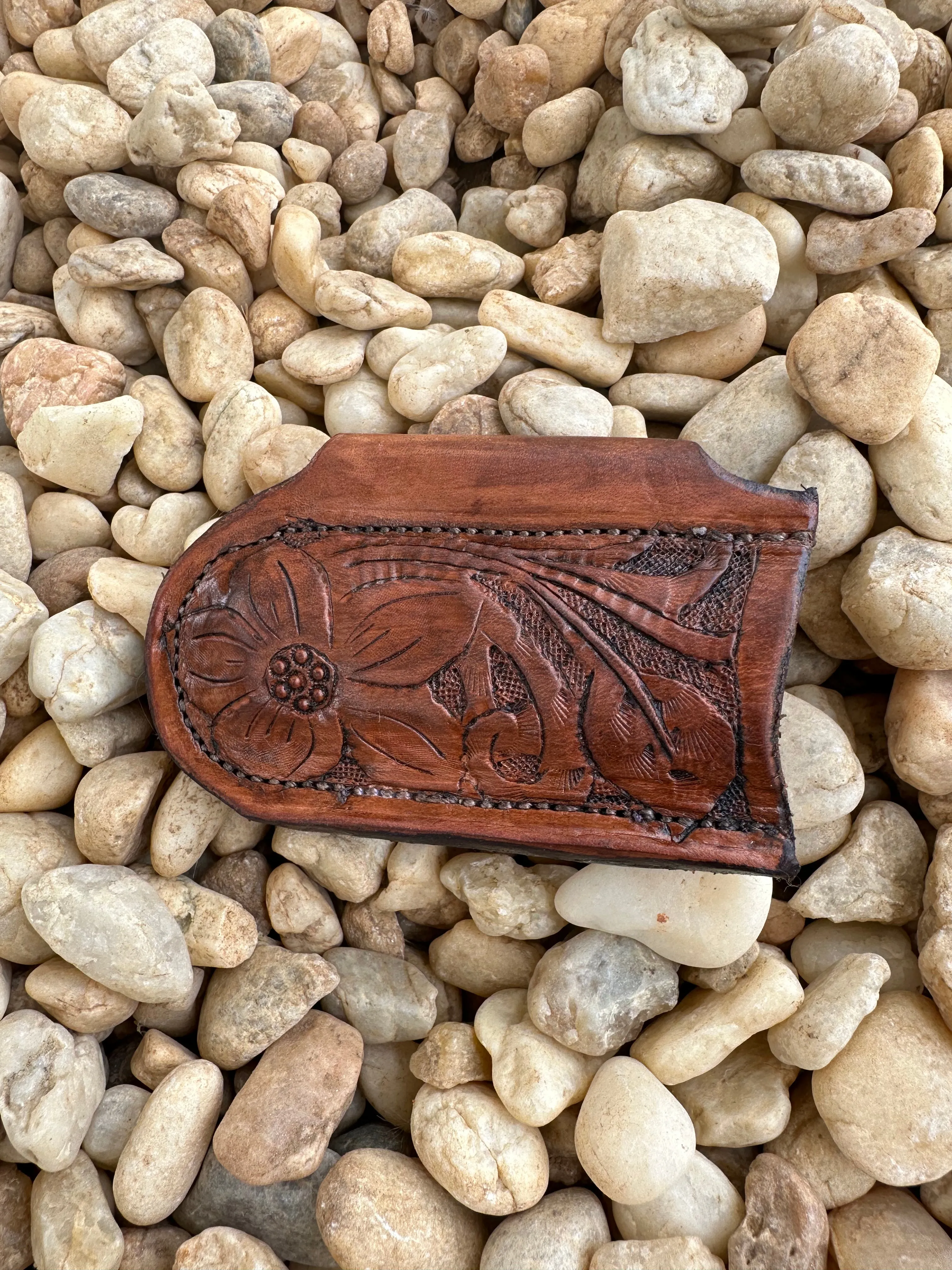 Hand tooled horizontal knife sheath